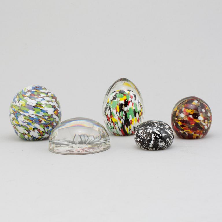 5 glass paperweights, among others Rosenthal.