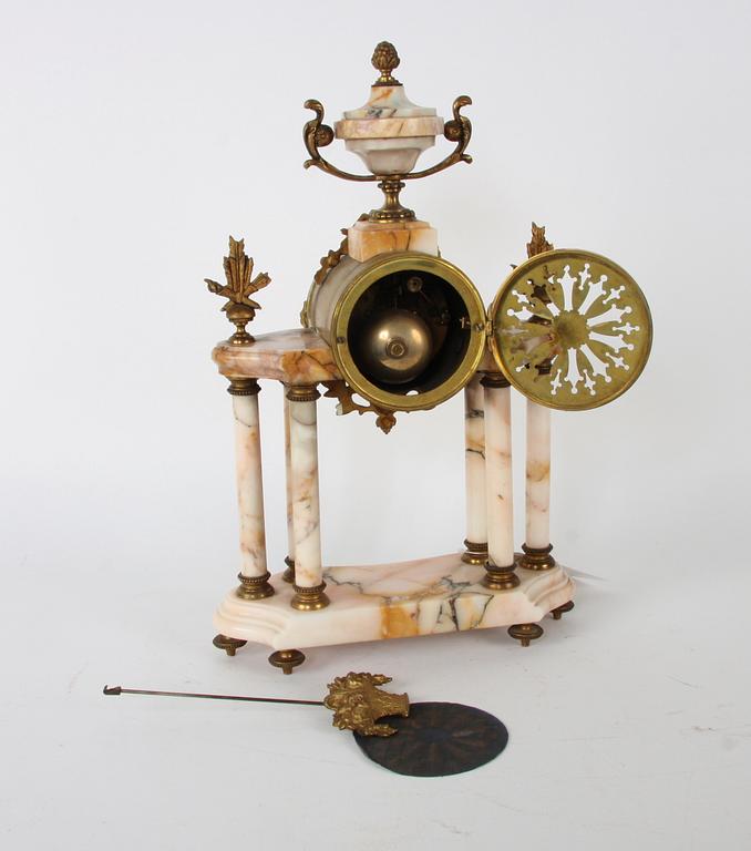 BORDSPENDYL, Louis XV-stil.