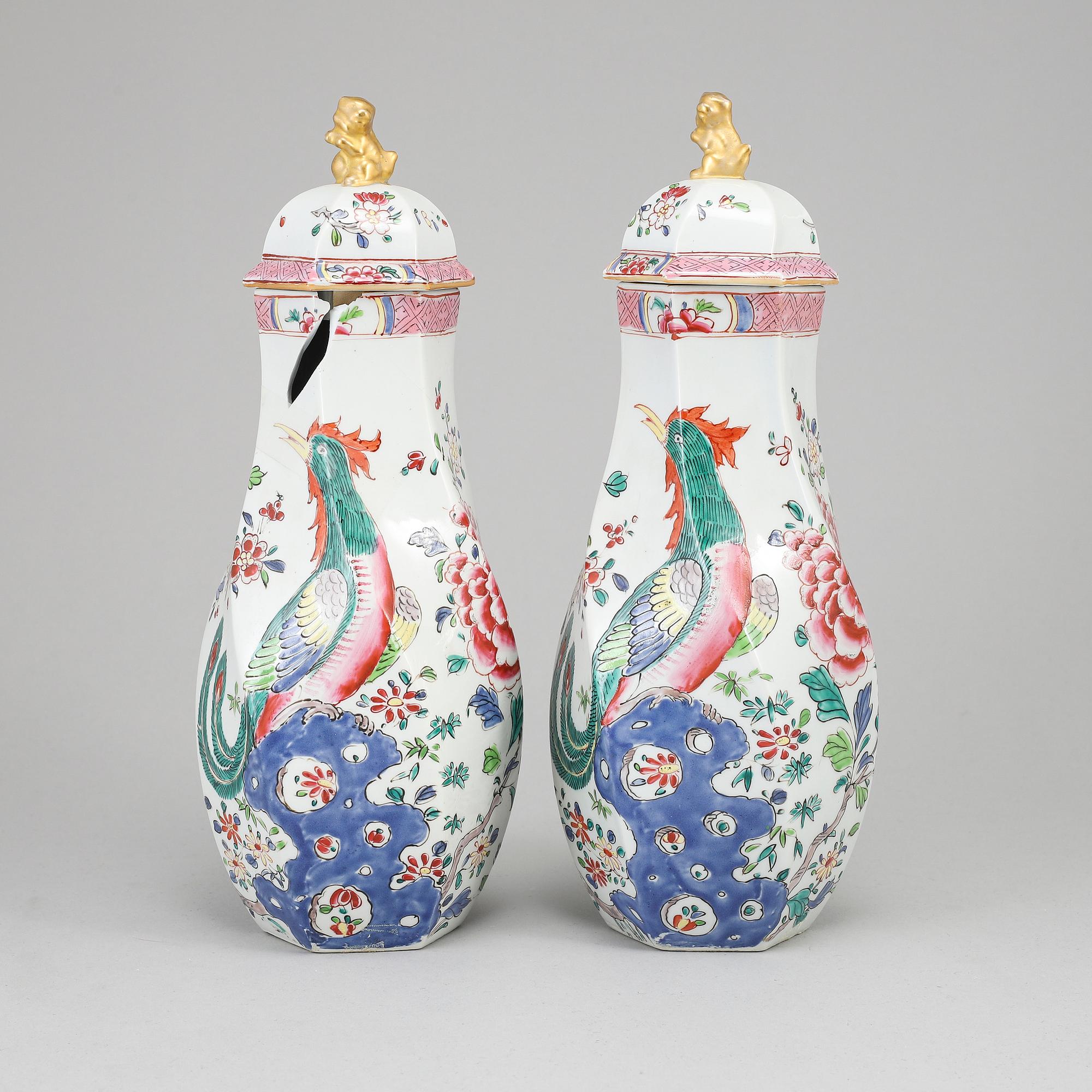 A pair of Samson vases with cover, France, circa 1900.