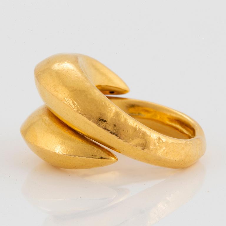 An Ilias Lalaounis ring in 22K gold.