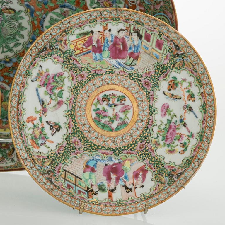 koristelautasia 4 kpl ja tarjoiluvati, Kiina, 1800-luku.