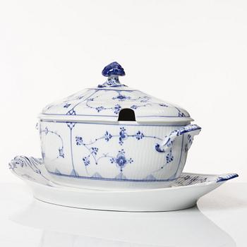 Royal Copenhagen, terrin med lock och fat, "Musselmalet", Danmark, 1889-1922.