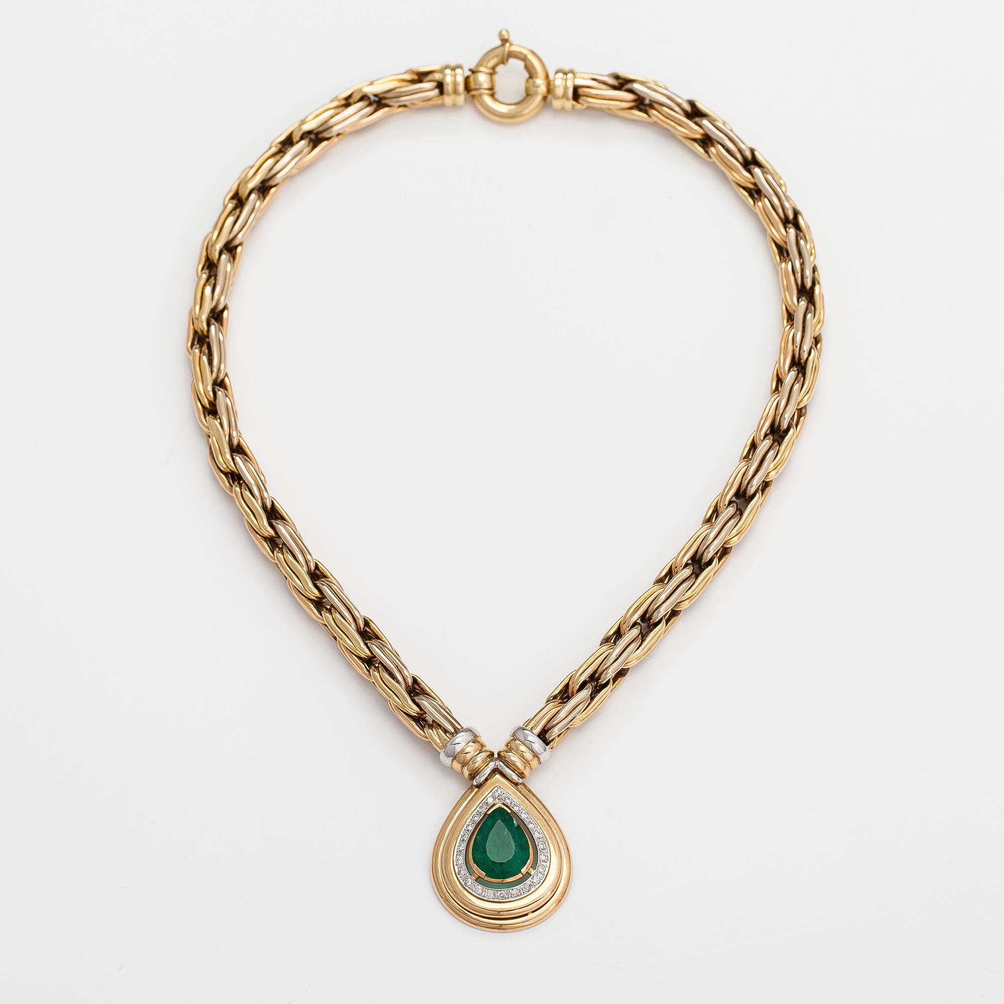 An 18K gold necklace with an emerald and brilliant-cut diamonds ca. 0.48 ct in total. Erkki Nupponen, Helsinki 1995.