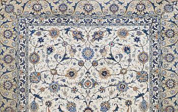 A so called Royal Kashan carpet, ca 344 x 237 cm.
