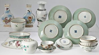 PARTI KINESISKT PORSLIN, 17 delar, 1900-tal.