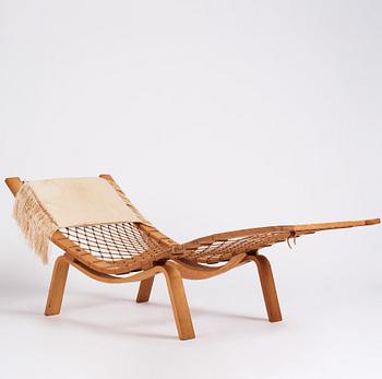 Hans J. Wegner, an oak chaise longue 'Hammock Chair GE2', Getama, Denmark, early 1960s.