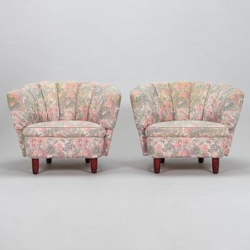 A pair of late 20th century armchairs.