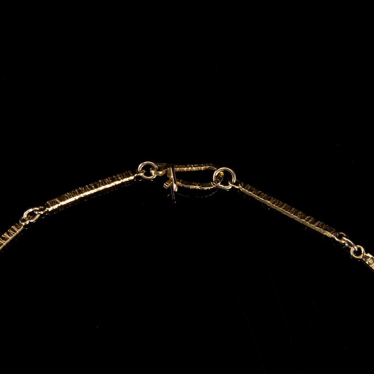 HALSKED, 14K guld. Reino Juhani Sarosto, Helsingfors 1969. Vikt ca 10,1 g.