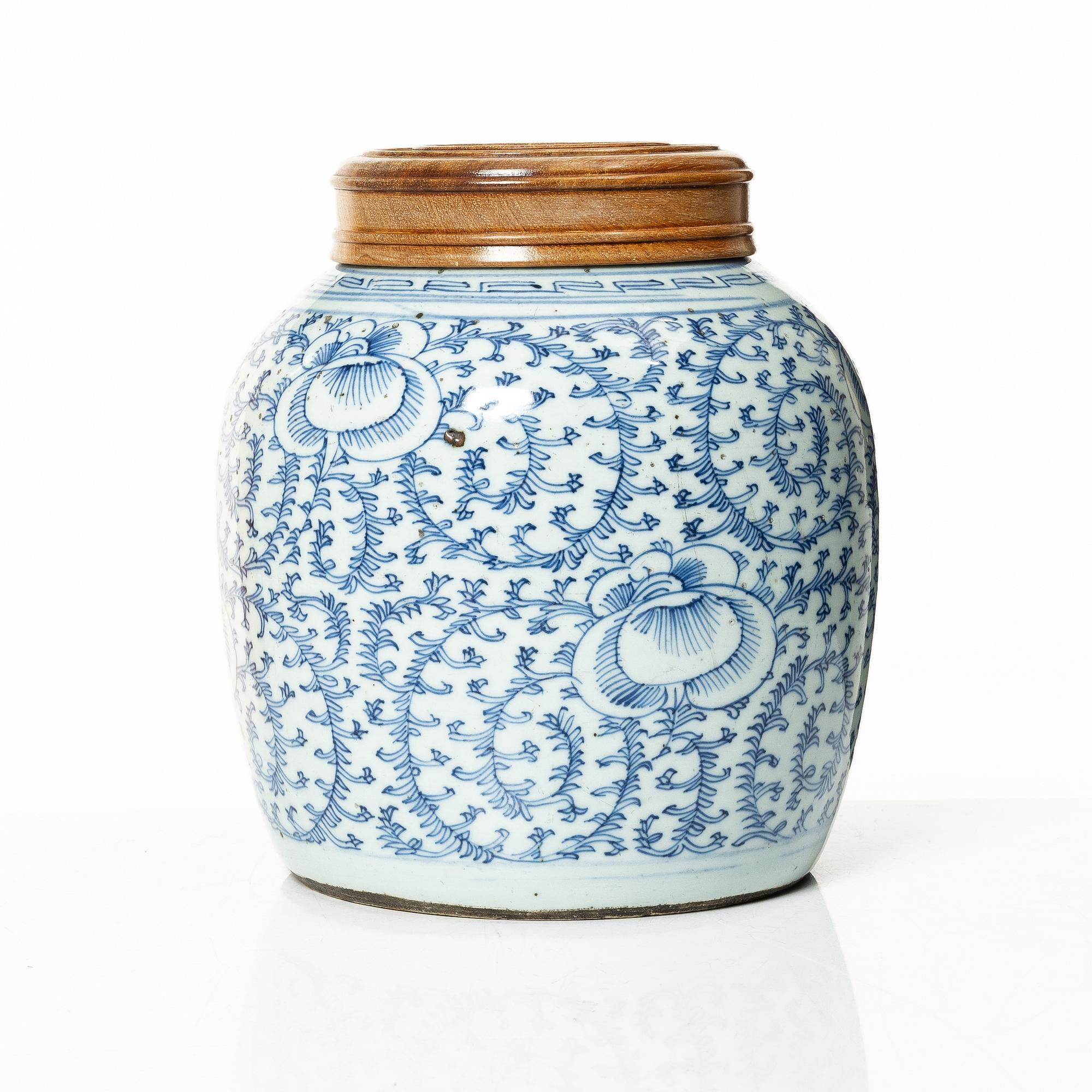 Kruka med lock/bojan, porslin, Kina, Qingdynastin, 1800-tal.