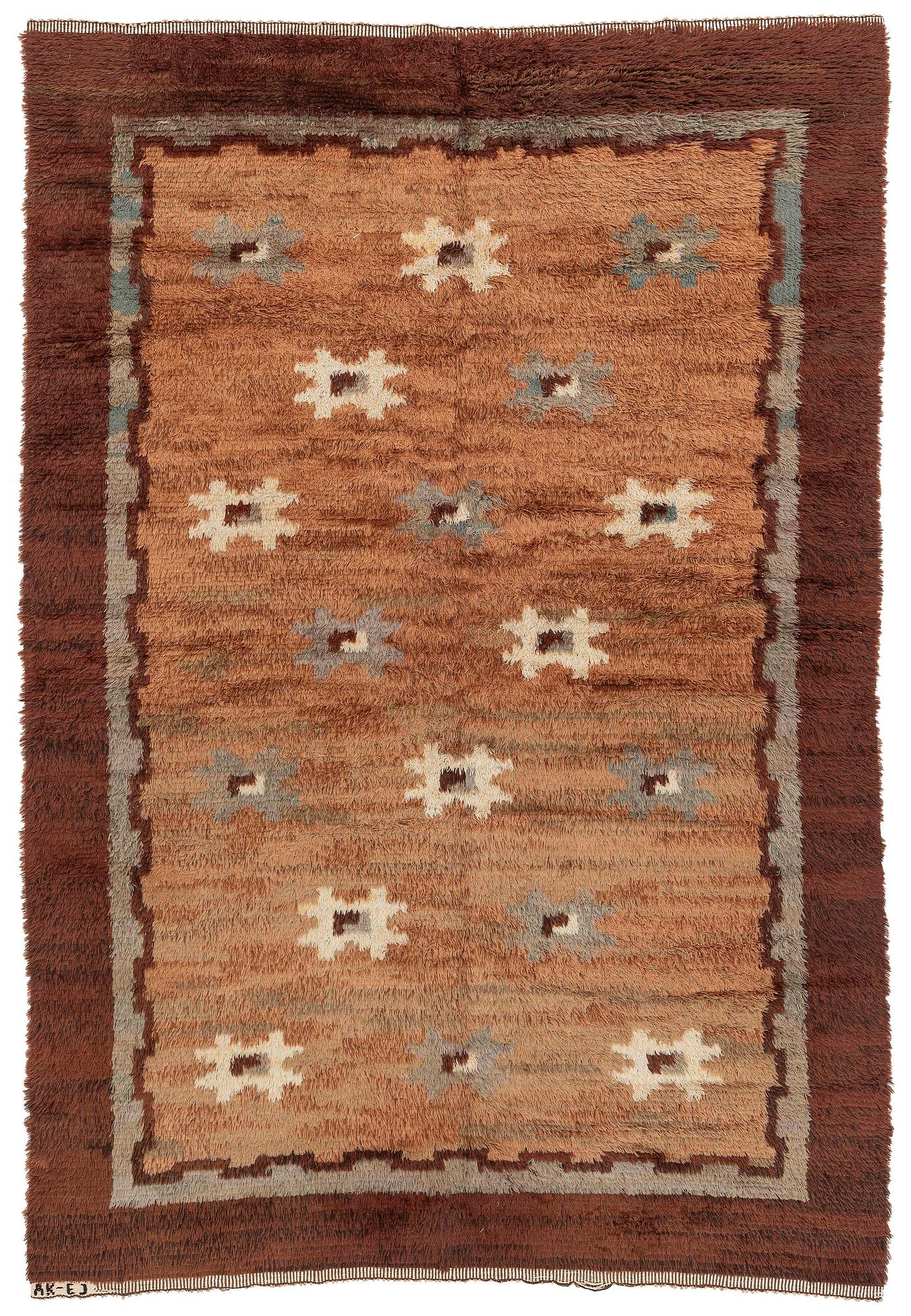 Matta, rya, ca 305 x 209 cm, signerad AK - EJ.