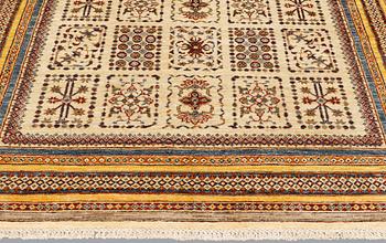 A carpet, Ziegler Design, approx. 253 x 172 cm.