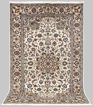 A Kashan carpet, ca 250 x 150 cm.