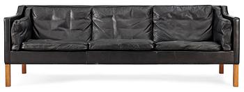 A Børge Mogensen black leather sofa, model nr 210 by Fredericia, Denmark.