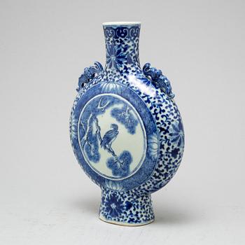 A blue and white moon flask, Qingdynasty, 19th Century.