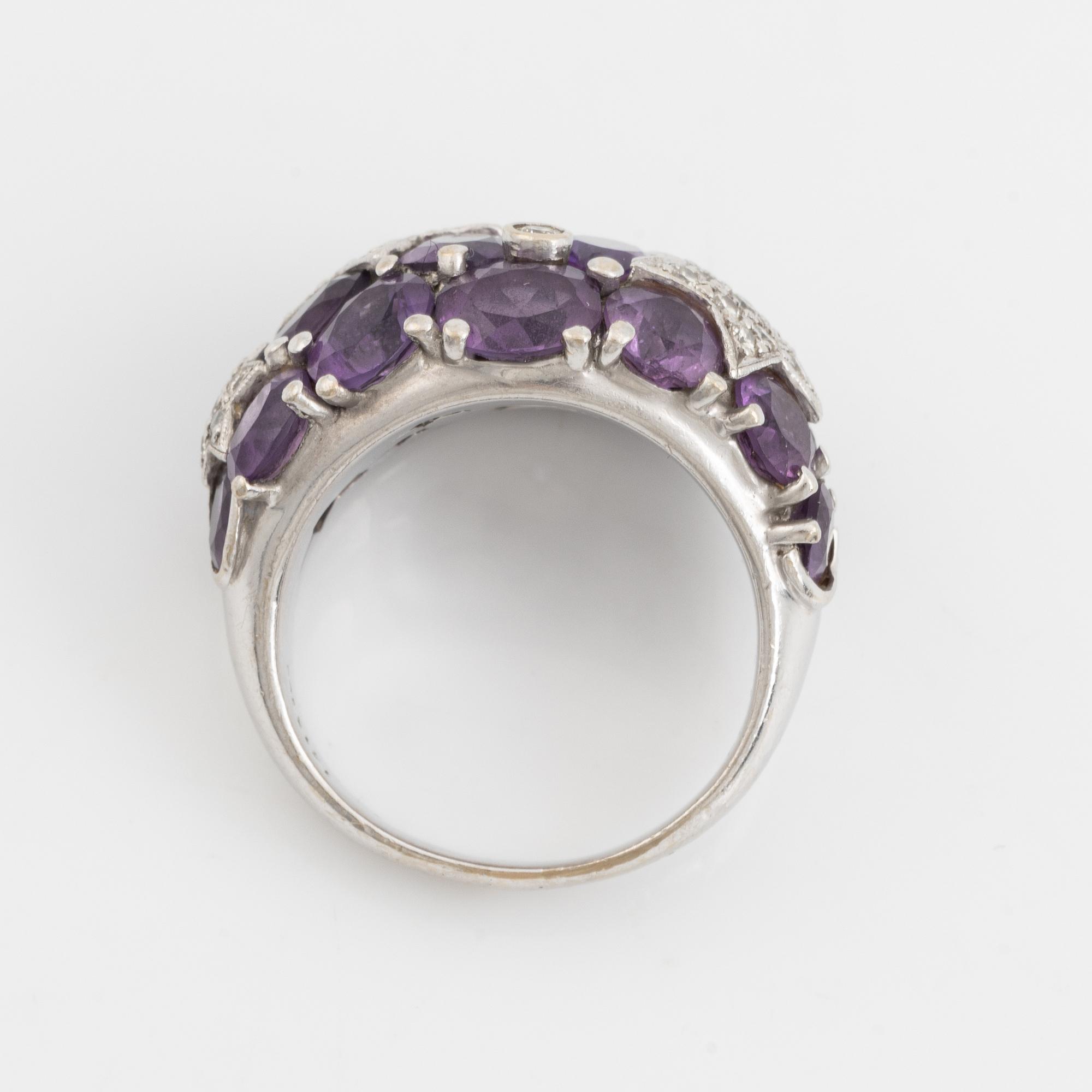 Ring med ametister och stjärnmönster med briljantslipade diamanter.