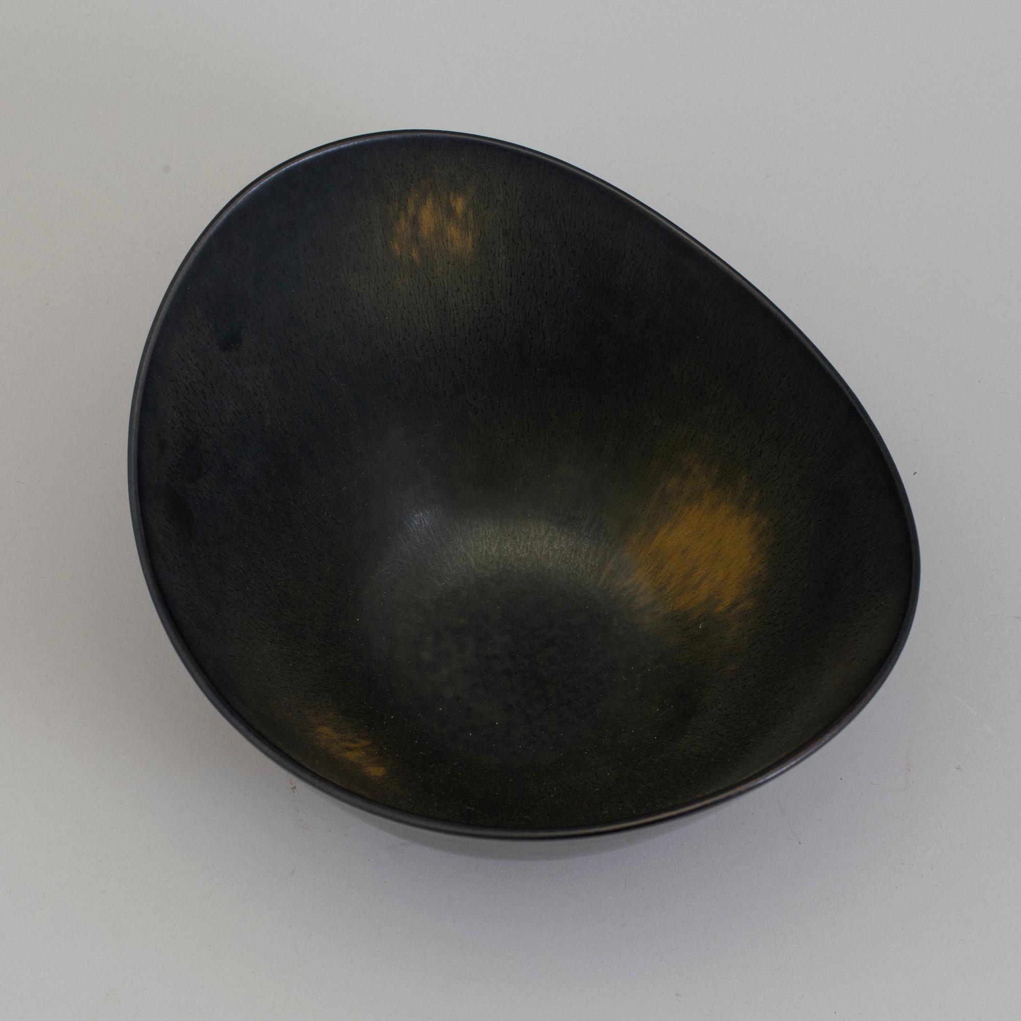 GUNNAR NYLUND, a stoneware bowl for Rörstrand.