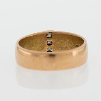 SORMUS, prinsessahiotut timantit, 14K kultaa. Einari Ailio, Jyväskylä 2004.