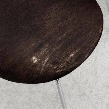 Arne Jacobsen, six 'Serie 7' chairs.