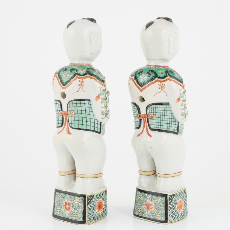 A pair of Kangxi-style figurines, China, late Qing dynasty.