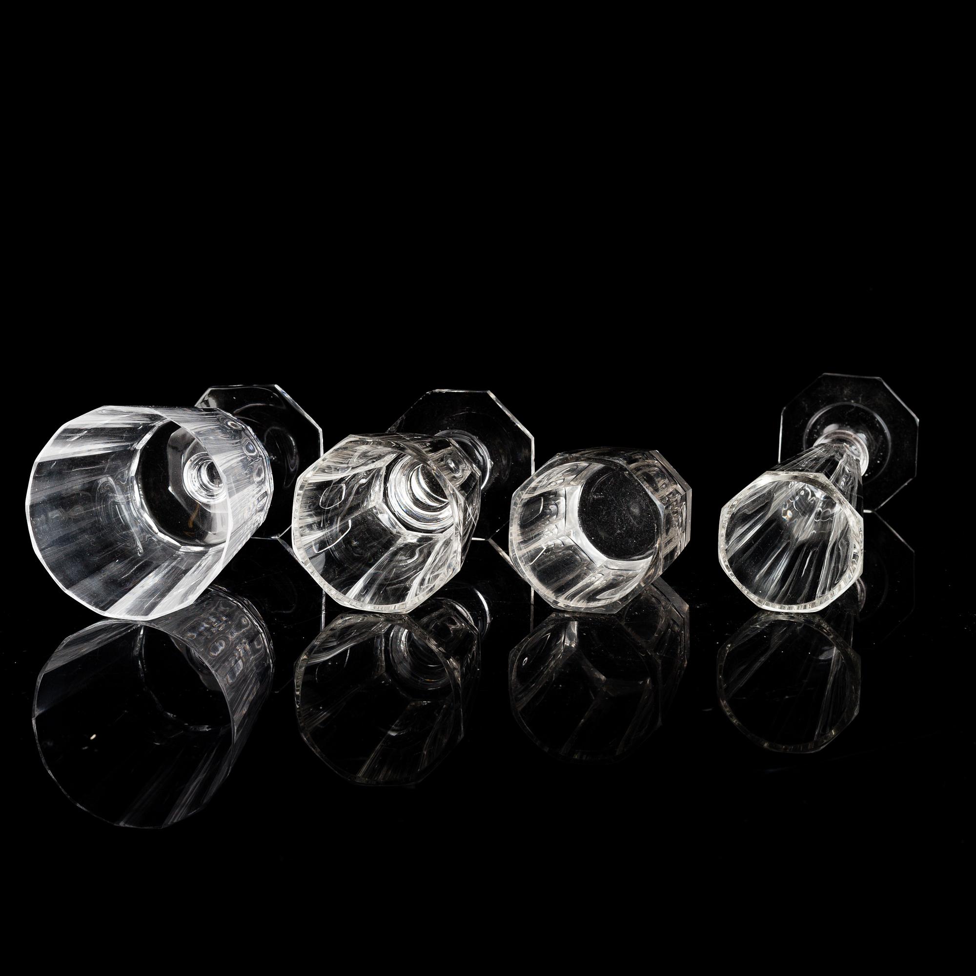 ELIS BERGH, glasservis, 28 delar, "Karlberg". Kosta, 1900-talets andra hälft.