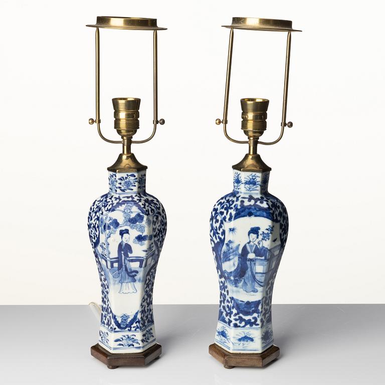 A pair of blue and white vases made in to table lamps, late Qing dynasty/circa 1900.
