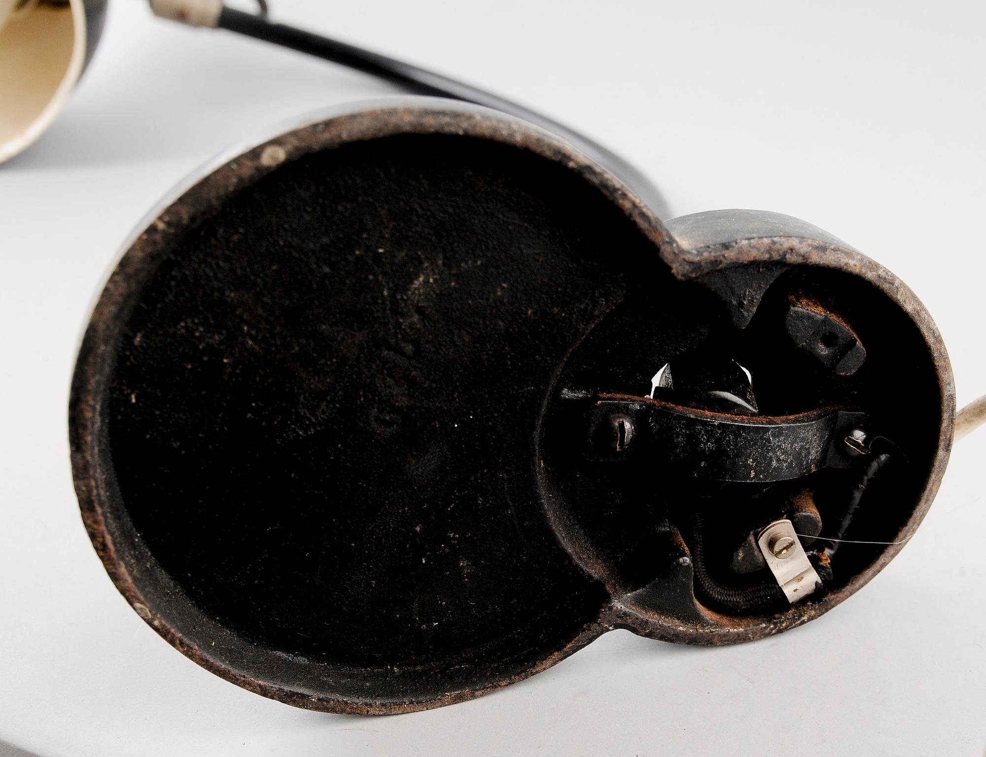 BORDSLAMPA, gjutgods och metall, 1900-talets första hälft.