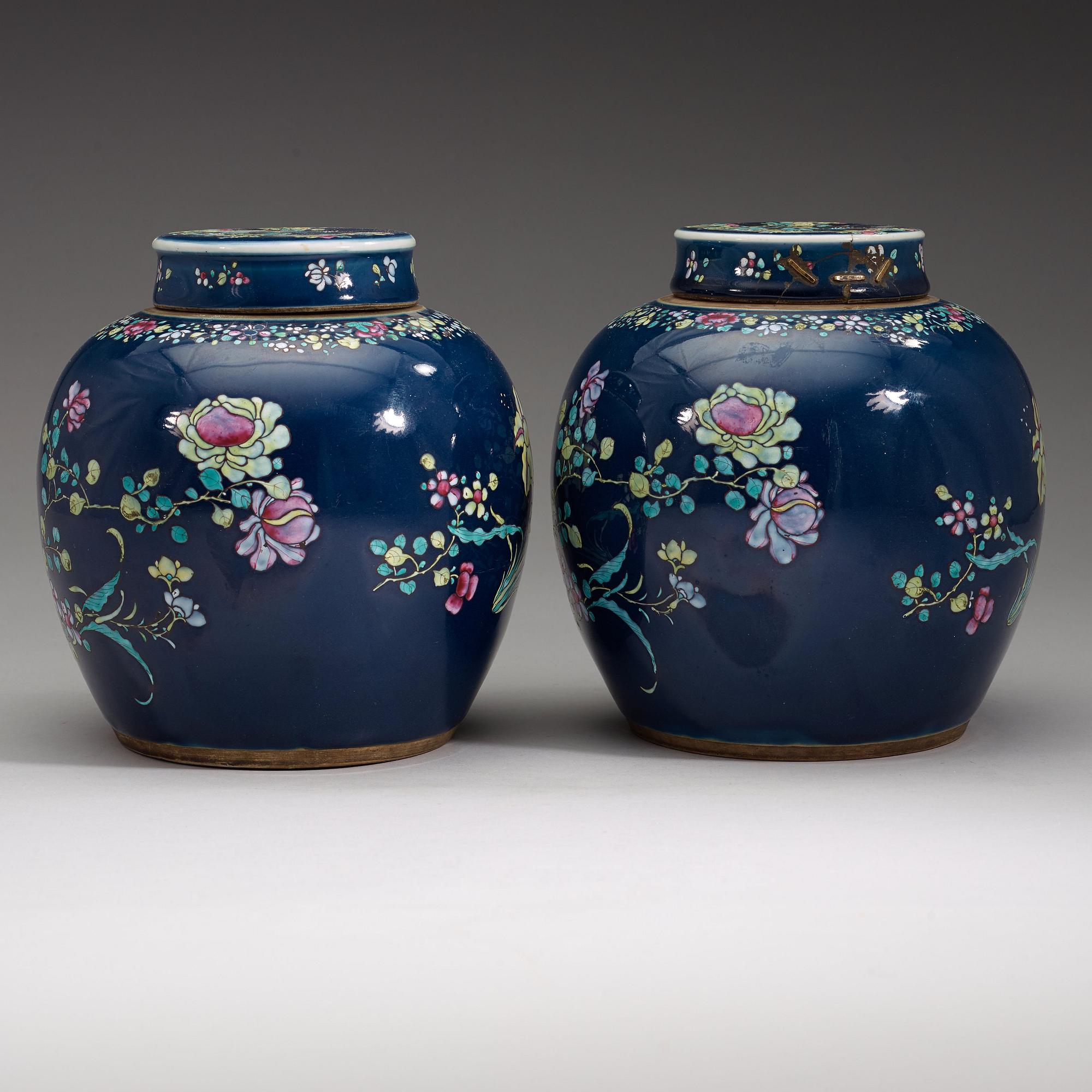 A pair of famille rose and powder blue jars with covers, Qing dynastin, Qianlong (1736-95).