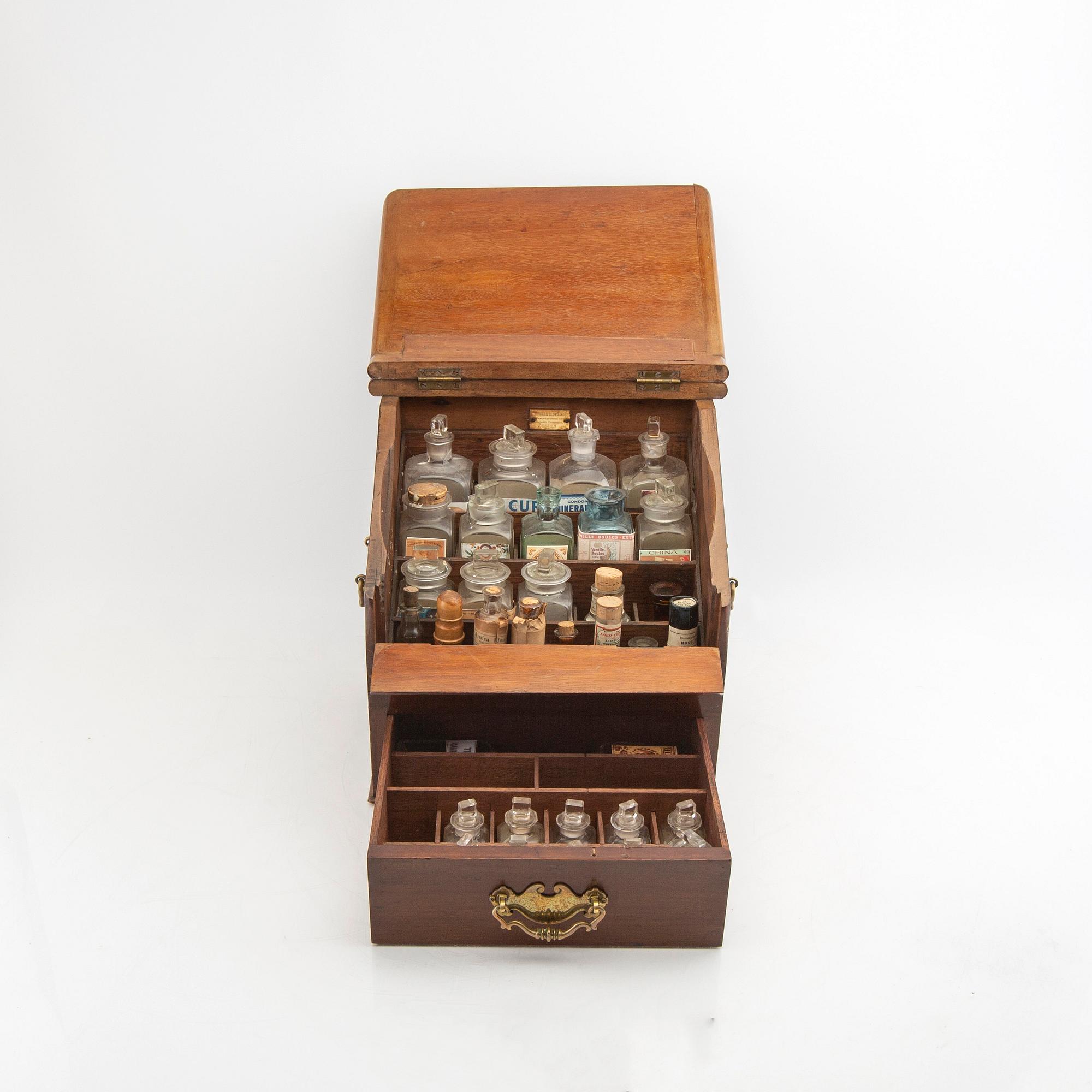 Reseapotek, Howard Lloyd & Co England  1900-talets första del.