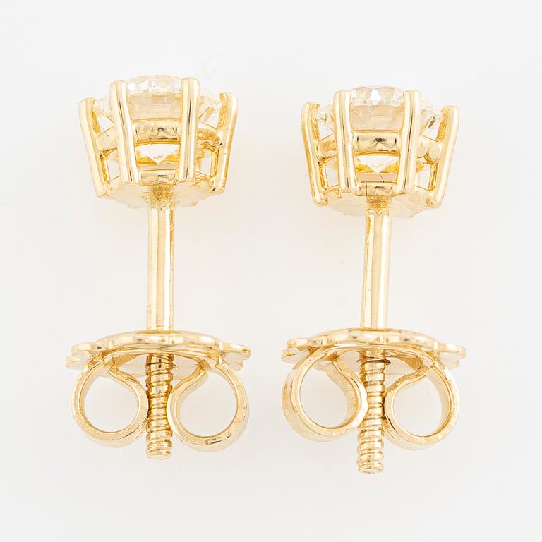 Örhängen 18K guld med briljantslipade diamanter.