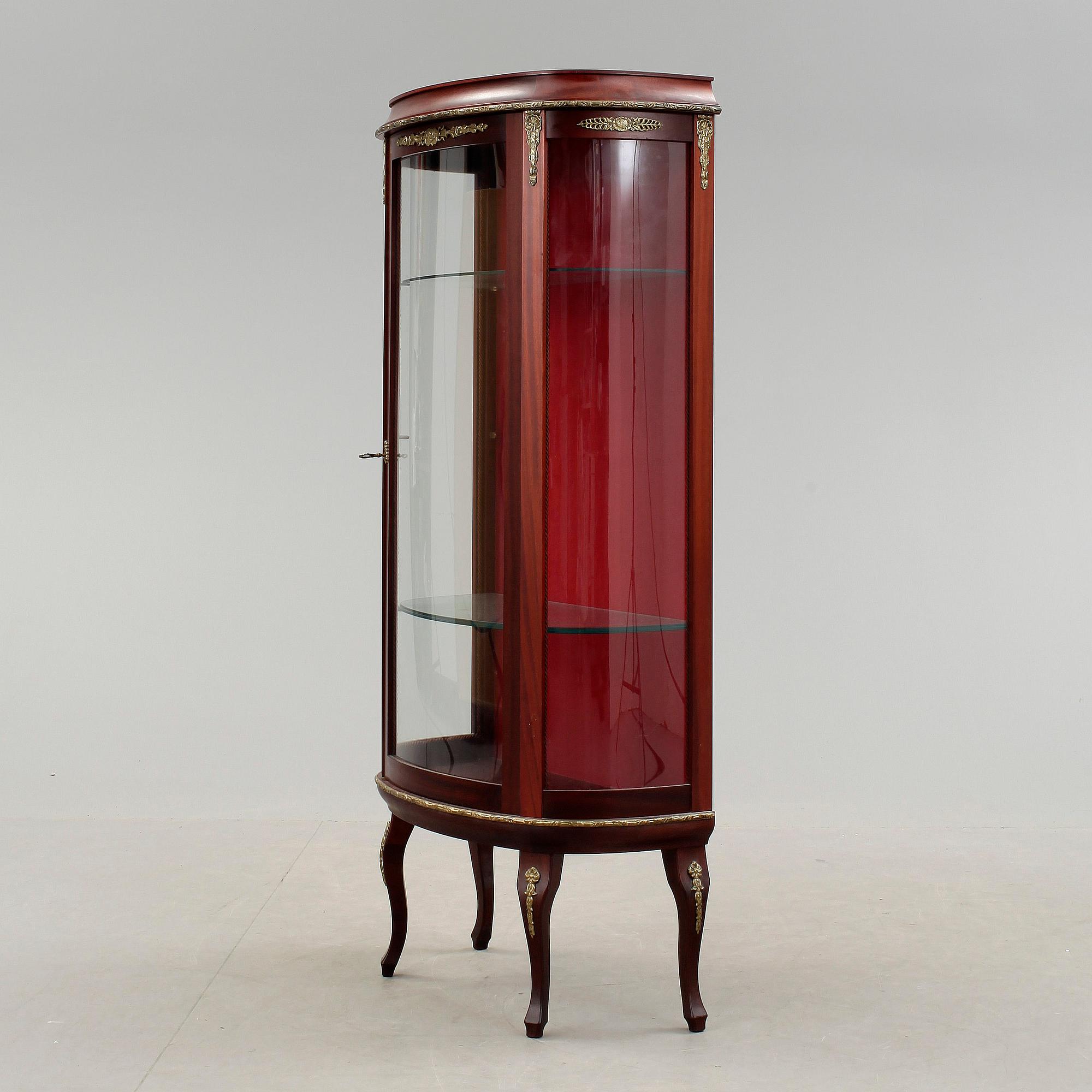 VITRINSKÅP, rokokostil, 1900-talets andra hälft.