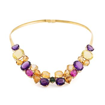 436. An 18K gold necklace set with faceted quartz and tourmaline.