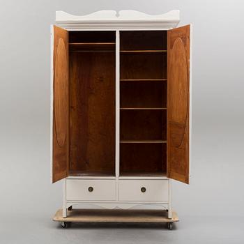 KLÄDSKÅP, 1900-talets början.