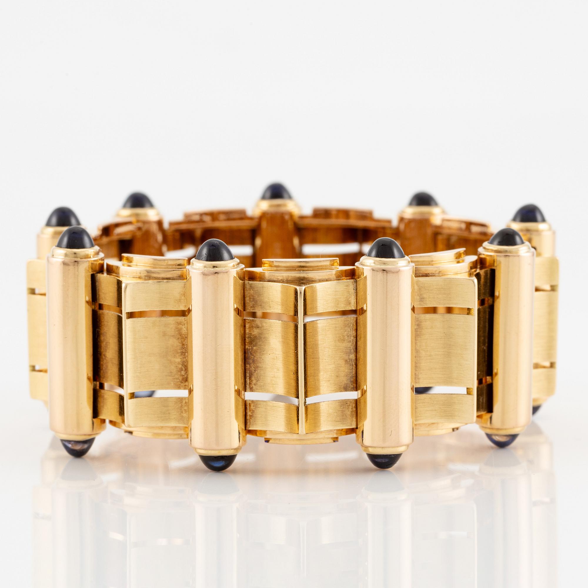 An 18K gold Retro bracelet.