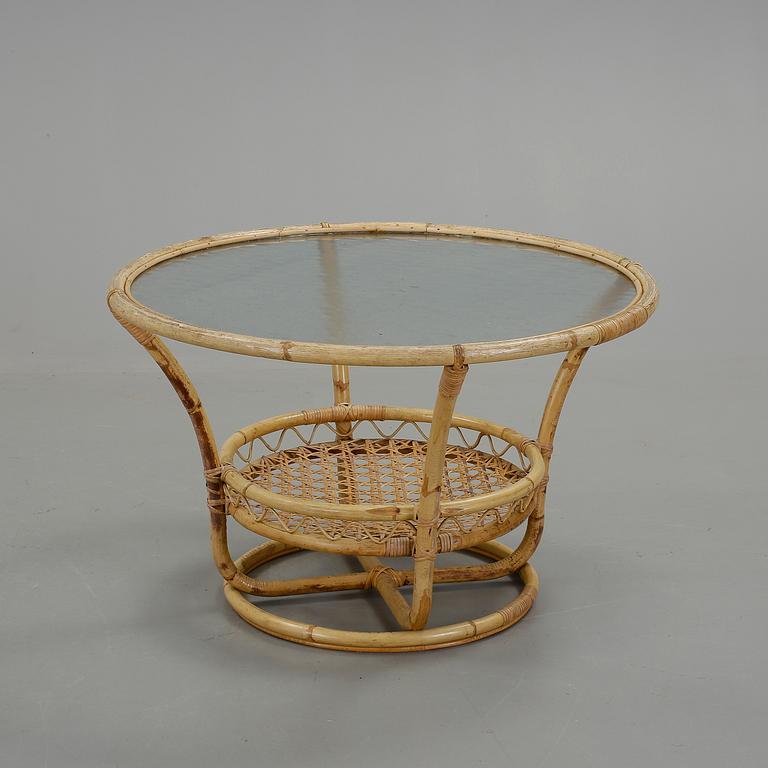 FÅTÖLJER, ett par, samt BORD, 1900-talets mitt/ andra hälft.