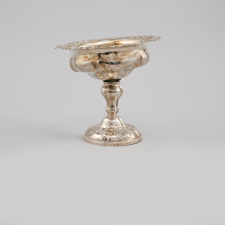 SKÅL PÅ FOT, silver, Johan Wahlström, Jönköping, 1853. Vikt 235 gram.