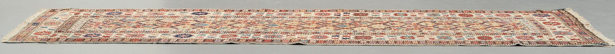 MATTO, an antique Kuba, ca 289,5 x 97 cm (as well as the ends with 1 cm light blue soumak).
