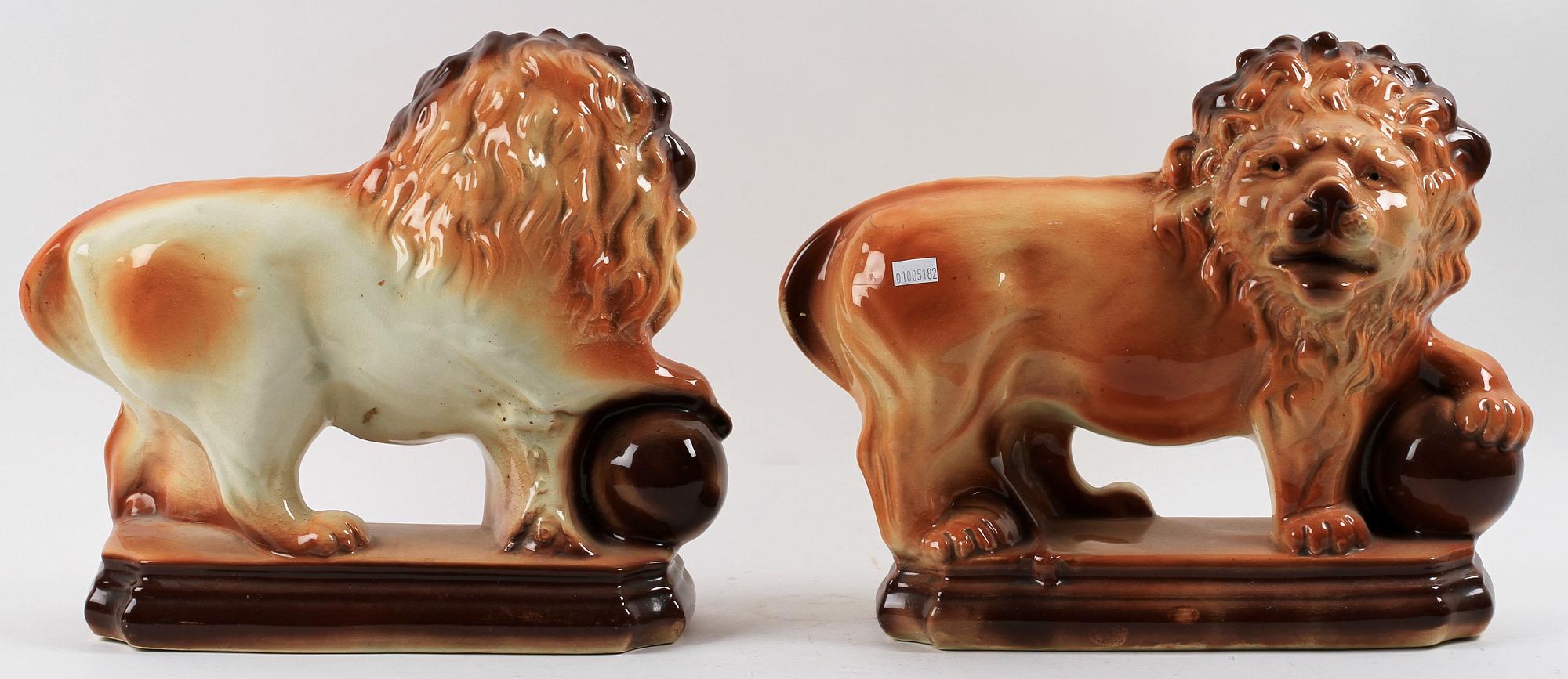 FIGURINER ett par, flintgods, 1900-talets början.