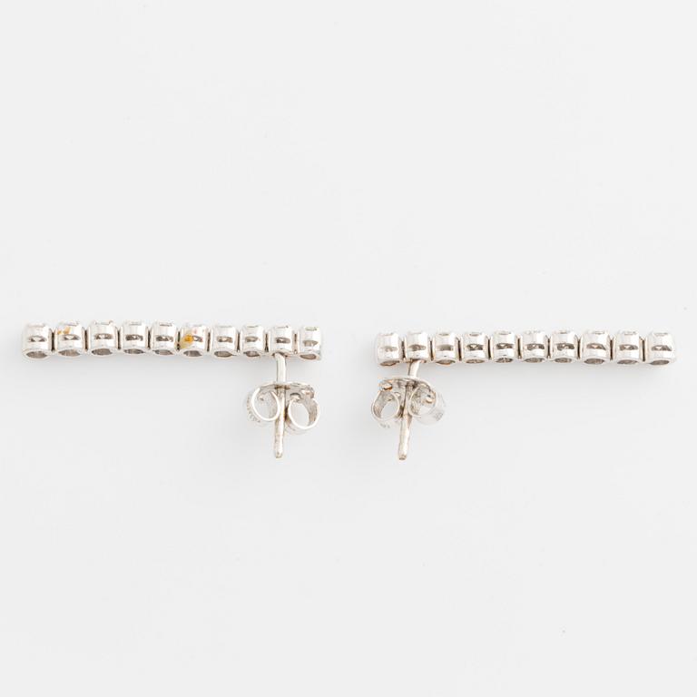 A pair of ca 1.00 ct brilliant-cut diamond earrings. Leo Pizzi, Italy.