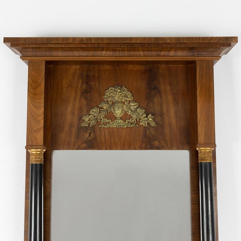 An Empire Mahogany Veneer Mirror and Console Table, first half of the 19th Century.