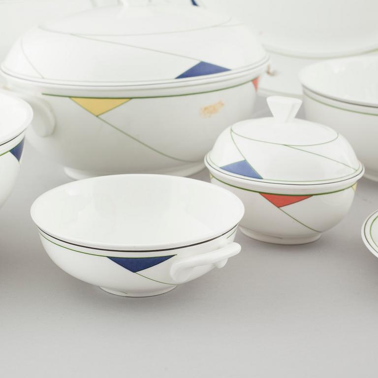 A 62 pieces bone china servis "Trio" from Villeroy & Boch. Produced between 1984 and 1988.