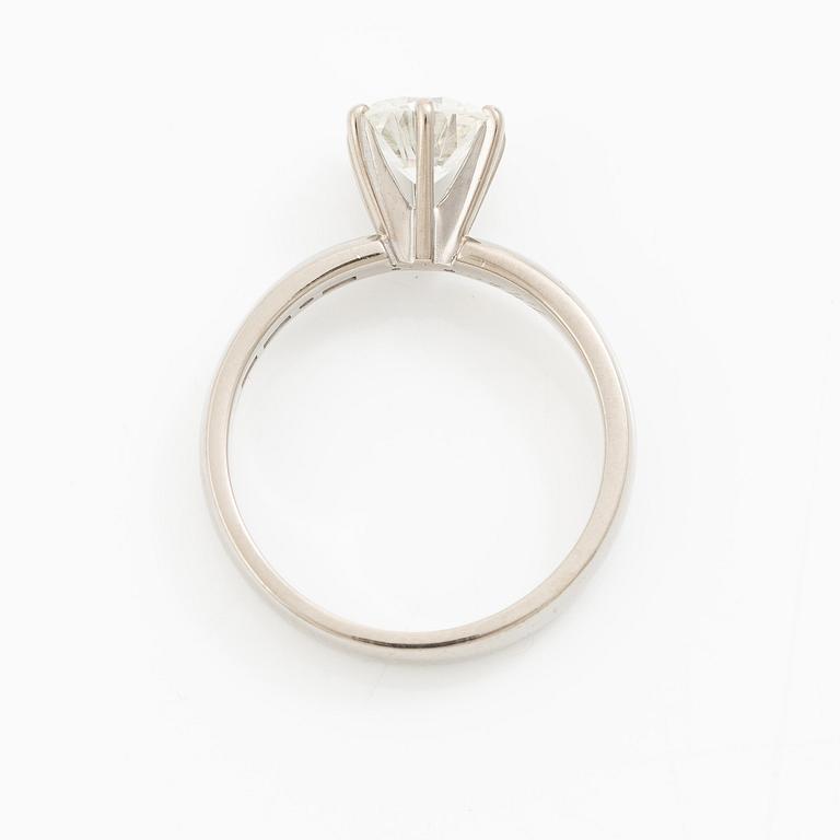A ring by Sebastian Schildt, 18K white gold set with a brilliant-cut diamond ca 1.50 ct.