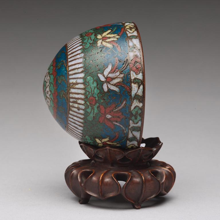 A cloisonné cup, Ming dynasty (1368-1644).