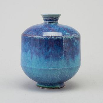 BERNDT FRIBERG, a stoneware vase, Gustavsberg studio, Sweden 1977.