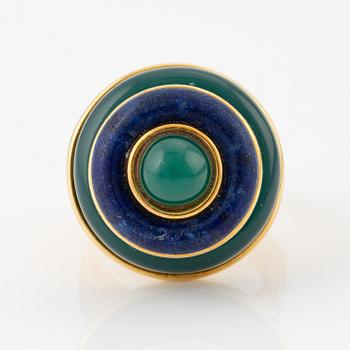 574. An 18K gold Tiffany & Co ring set with lapis lazuli & chrysoprase.