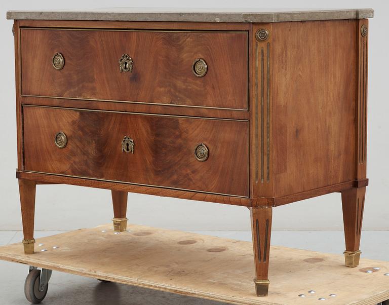 BYRÅ, sengustaviansk stil, 1800-talets slut.