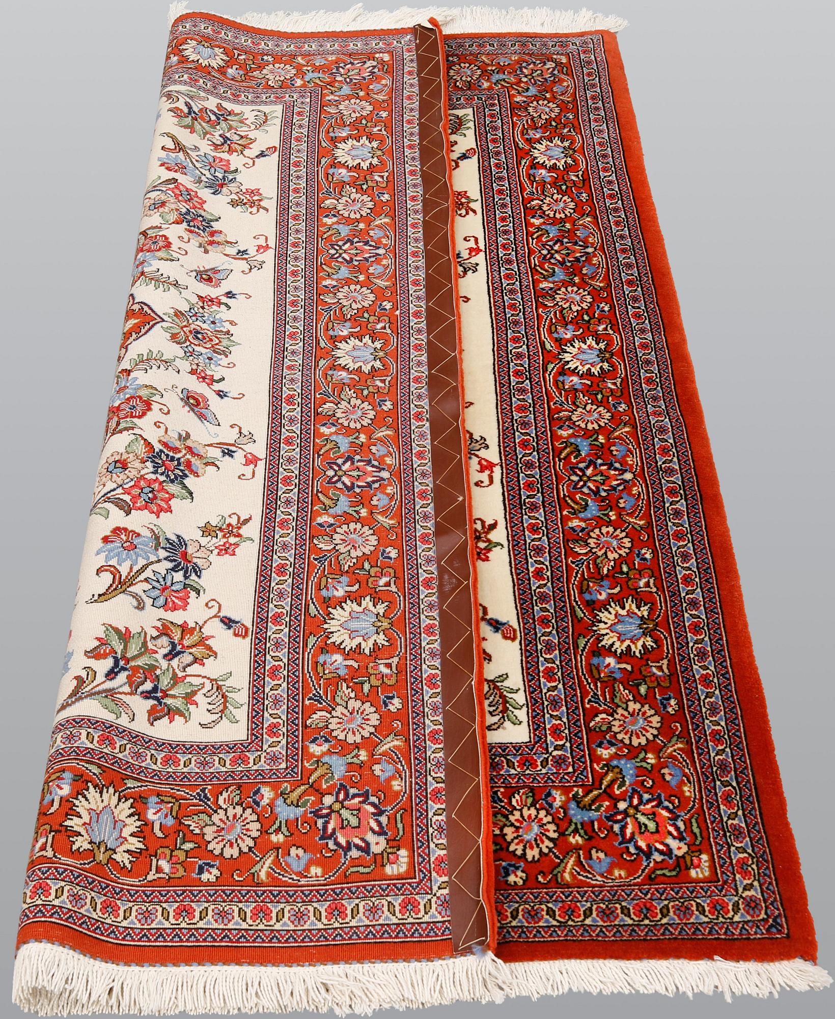 A Ghom rug, ca 155 x 105 cm.