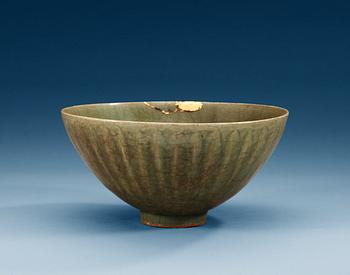 A large celadon glazed Longquan bowl, Yuan/Ming dynasty.