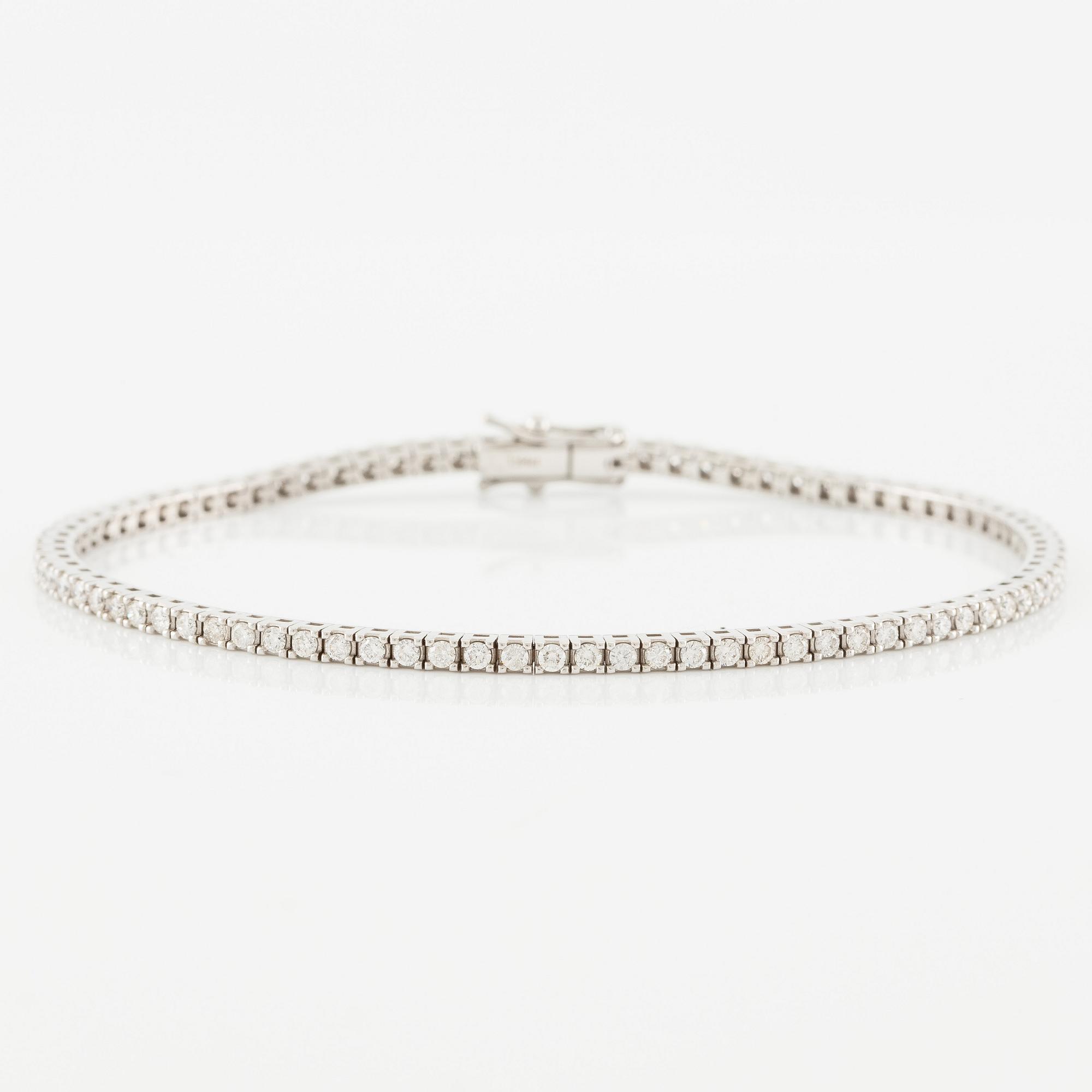 Tennis bracelet 18K white gold with brilliant-cut diamonds.