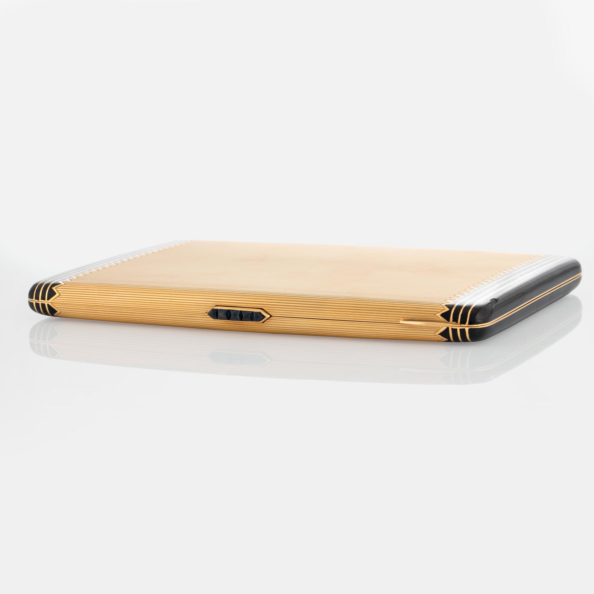 Cartier Art Deco cigarettetui 18K guld med svart emalj och safirer.