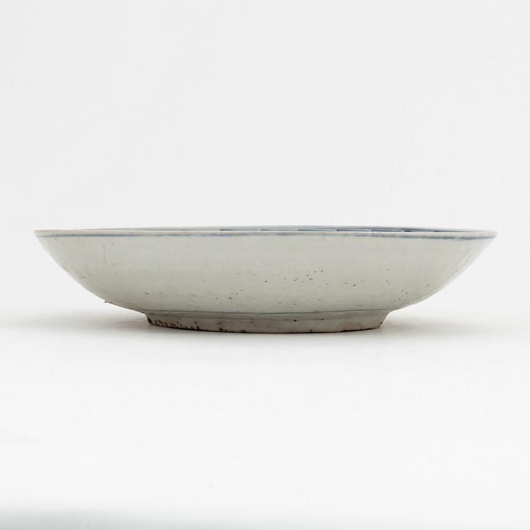 A blue and white Swatow dish, Ming dynasty.